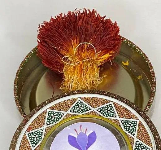 زعفران دختر پیچ یا رشته کامل با ظرف خاتم فروشگاه زلاله